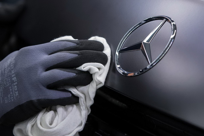 Hãng Mercedes-Benz triệu hồi 993.407 xe cũ bị lỗi do vấn đề ở bộ trợ lực phanh. Ảnh: Bloomberg