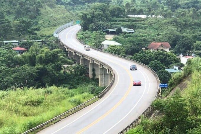 VEC đề xuất mở rộng gần 83km đường cao tốc Nội Bài - Lào Cai từ 2 làn lên 4 làn xe.