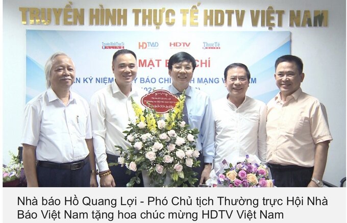 Nhà báo Hồ Quang Lợi - Nguyên Phó Chủ tịch Thường trực Hội Nhà Báo Việt Nam chúc mừng Truyền hình thực tế HDTV Việt Nam.