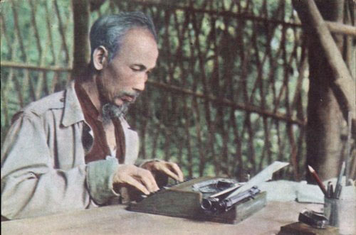 Chủ tịch Hồ Chí Minh - Người sáng lập nền báo chí cách mạng Việt Nam.