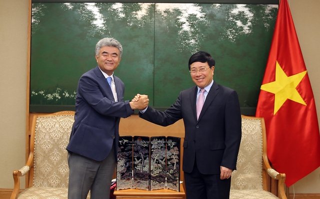 Phó Thủ tướng Thường trực Phạm Bình Minh tiếp Chủ tịch Tập đoàn Daewoo E&C Hàn Quốc Jung Won Ju. (Ảnh: VGP)