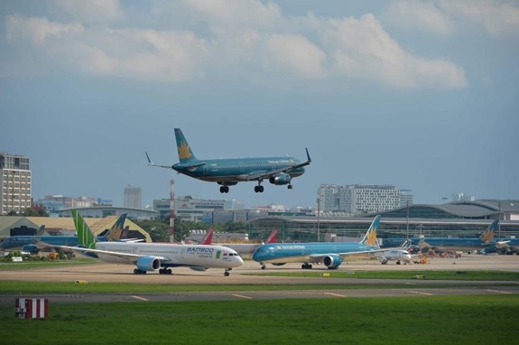Cục Hàng không Việt Nam yêu cầu tăng cường công tác phòng, chống buôn lậu, gian lận thương mại trong hoạt động của các thành viên tổ bay tại các hãng hàng không Việt Nam.