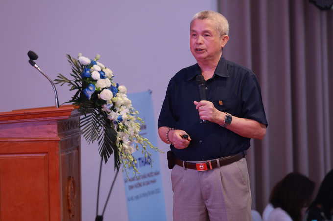 Tiến sĩ Trần Đáng – Chủ tịch Hiệp hội Nước mắm Việt Nam trình bày áo cáo “Lợi ích của nước mắm với sức khỏe con người”.