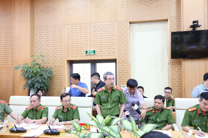Thiếu tướng Nguyễn Văn Thành, Phó Cục trưởng Cục Cảnh sát Điều tra tội phạm về tham nhũng, kinh tế, buôn lậu trả lời tại cuộc họp báo.