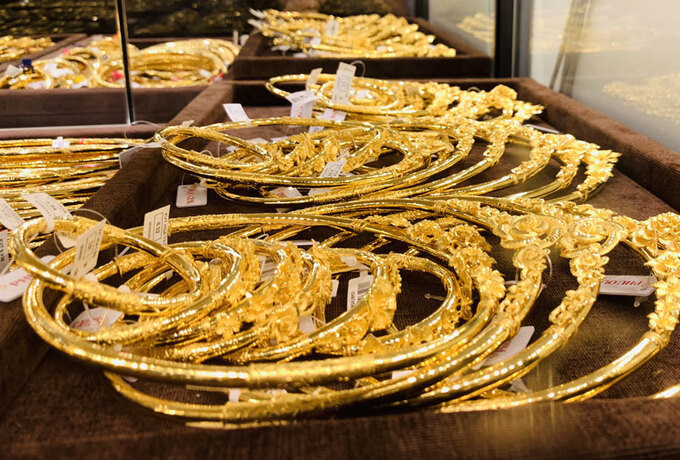 Giá vàng trong nước vẫn giao động quanh ngưỡng gần 69 triệu đồng/lượng. (Ảnh minh họa)