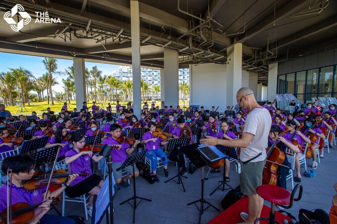 Hơn 200 học sinh đang tham gia luyện tập Trại hè âm nhạc tại The Arena ngày 15/6.