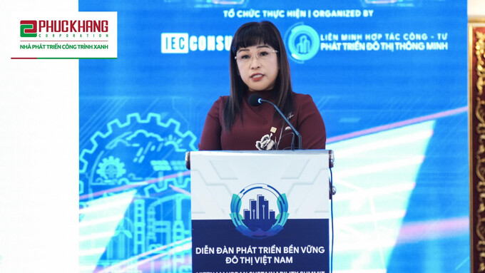 CEO Lưu Thị Thanh Mẫu đại diện Phuc Khang Corporation phát biểu tại Diễn đàn phát triển bền vững đô thị Việt Nam 2022.