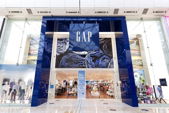 CEO thời trang GAP từ chức vì doanh số sụt giảm.