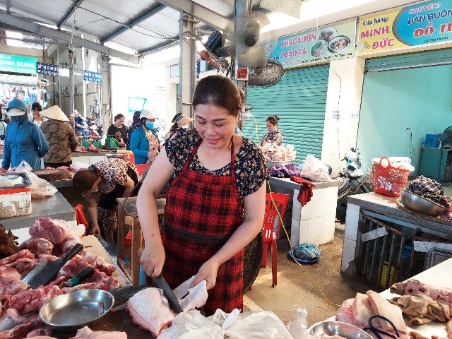 Tại thị trường thành phố Thanh Hóa, giá thịt lợn tăng khoảng 5% so với trước đây.