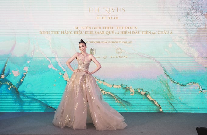 Chia sẻ tại sự kiện, siêu mẫu Thanh Hằng bày tỏ sự ngưỡng mô thiết kế của ELIE SAAB trong lĩnh vực thời trang Haute Coutre và bất động sản