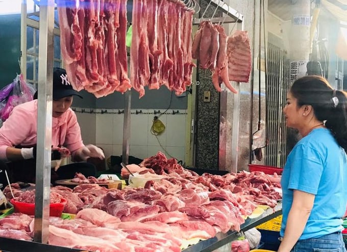 Giá thịt lợn đang tăng cao.