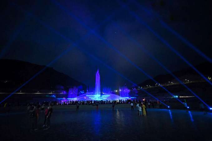 Ngay giữa lòng MerryLand Quy Nhơn, Tập đoàn Hưng Thịnh đã xây dựng một quảng trường nhạc nước Hologram 3D Mapping có tổng diện tích lớn nhất và dài nhất Việt Nam. Lôi cuốn du khách bởi những tiết mục đa sắc màu, kết hợp giữa nước - ánh sáng - âm thanh và công nghệ đỉnh cao, chắc chắn đây sẽ là điểm nhấn ấn tượng trong chuỗi hoạt động của Miss World Vietnam 2022 tại “kỳ quan miền nhiệt đới”.