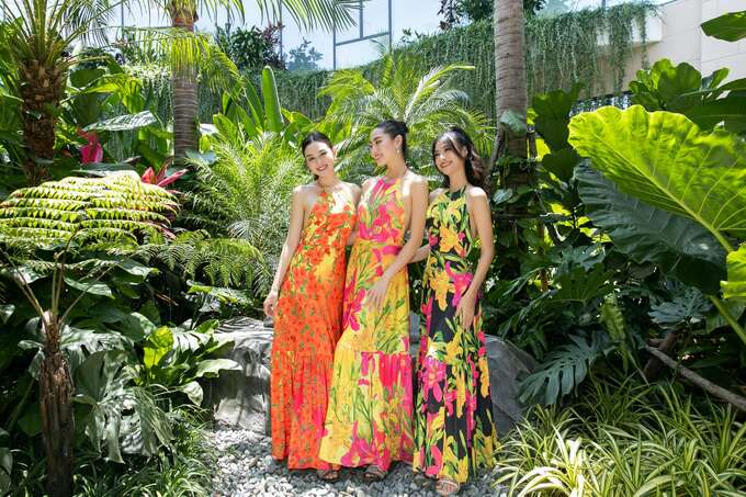 Khu vườn treo Tropical Garden xanh mát tại Sales Gallery dự án cũng là một trong những nơi mà Top 3 Miss World Vietnam 2019 vô cùng yêu thích trong chuyến trải nghiệm “thành phố bán đảo” MerryLand Quy Nhơn vừa qua. Các người đẹp tham dự cuộc thi năm nay cũng đã thực hiện những bộ ảnh thời trang đẹp mắt tại đây.