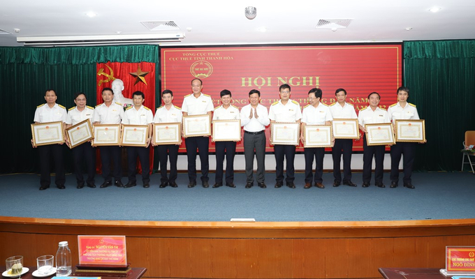 Các tập thể, cá nhân được nhận Bằng khen của Chủ tịch UBND tỉnh Thanh Hóa.