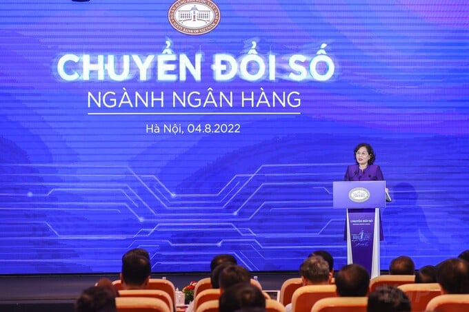 Thống đốc Ngân hàng Nhà nước Nguyễn Thị Hồng phát biểu khai mạc tại sự kiện “Chuyển đổi số” ngành Ngân hàng.