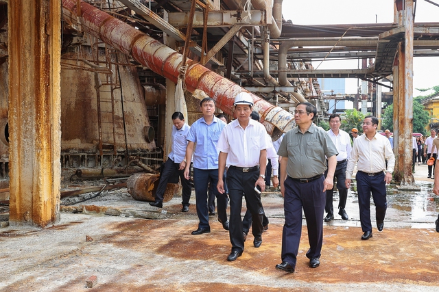 Thủ tướng Chính phủ Phạm Minh Chính nhấn mạnh yêu cầu giữ lại nhà máy nhưng quyết tâm tái cơ cấu lại. (Ảnh: VGP)