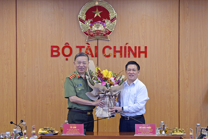Bộ trưởng Hồ Đức Phớc chúc mừng Bộ trưởng Tô Lâm và Bộ Công an nhân dịp Ngày truyền thống lực lượng công an nhân dân.