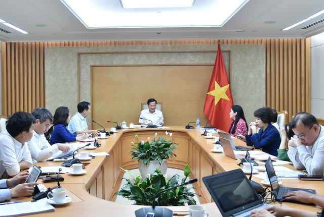 Phó thủ tướng Chính phủ Lê Minh Khái họp với các Ngân hàng Nhà nước và các bộ ngành về việc triển khai gói hỗ trợ lãi suất 2% đối với doanh nghiệp, hợp tác xã, hộ kinh doanh theo Nghị định số 31/2022/NĐ-CP của Chính phủ.