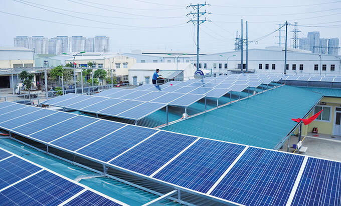 Ban quản lý các khu công nghiệp tỉnh Bắc Ninh đã yêu cầu dừng ngay thi công tại công trường với các doanh nghiệp đang triển khai lắp đặt điện mặt trời áp mái nhà.(Ảnh minh họa)