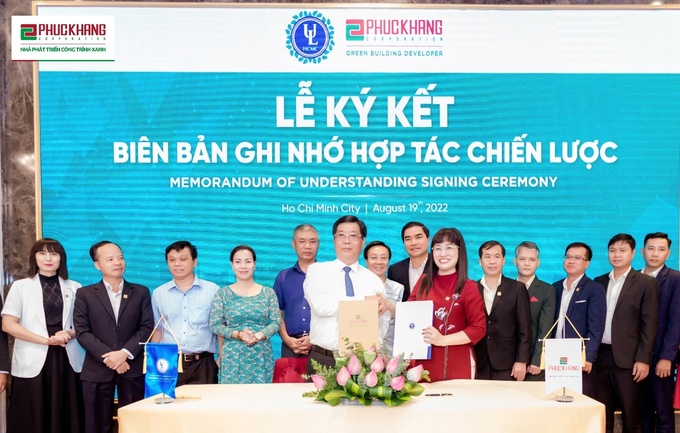 Đại diện Phuc Khang Corporation và trường Đại học Luật TP.HCM ký kết Biên bản ghi nhớ hợp tác chiến lược