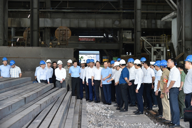 Phó thủ tướng Lê Minh Khái kiểm tra Nhà máy gang thép Lào Cai (dự án VTM).