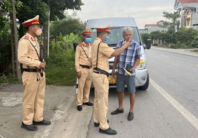 Lực lượng CSGT Thanh Hóa đồng loạt ra quân tuần tra, xử lý nghiêm các vi phạm trên các tuyến quốc lộ