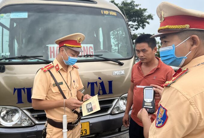 Ngày đầu ra quân, Phòng CSGT Công an tỉnh Thanh Hóa đã xử lý 227 trường hợp vi phạm TTATGT