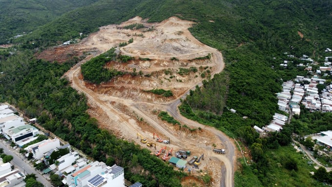Năm 2021, Chủ tịch UBND tỉnh Khánh Hoà yêu cầu Công ty TNHH Đầu tư xây dựng Thế Giới Xanh chủ đầu tư dự án Haborizon Nha Trang dừng thi công hạ cốt nền bằng giải pháp nổ mìn.