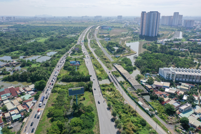 Đường song hành cao tốc TP.HCM – Long Thành – một trong những công trình giao thông trọng điểm của TP.Thủ Đức. Ảnh: Quỳnh Trần