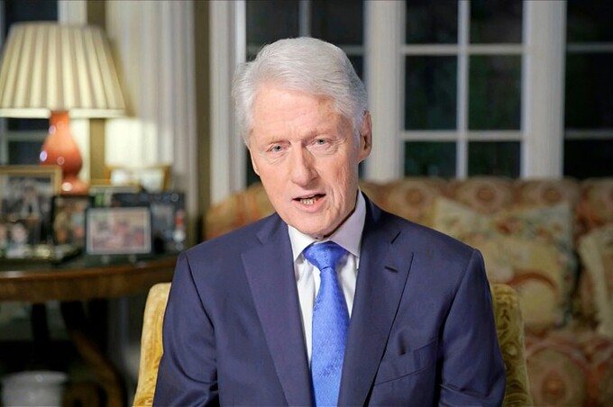Ông Bill Clinton, tổng thống thứ 42 (1993 - 2001).