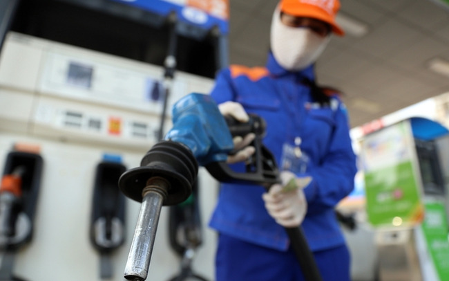 Đề xuất giảm tối đa 50% thuế tiêu thụ đặc biệt và thuế GTGT đối với xăng, dầu.