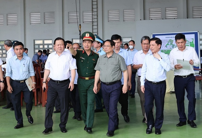 Lãnh đạo Ủy ban tháp tùng Thủ tướng Phạm Minh Chính kiểm tra, khảo sát dự án nhà ga T3 Cảng hàng không quốc tế Tân Sơn Nhất.