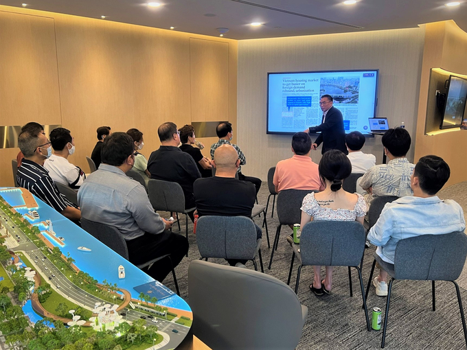 Khách hàng quốc tế ấn tượng mạnh với hai dự án căn hộ hàng hiệu tại Việt Nam. Hình ảnh từ một trong những phiên tư vấn VIP tổ chức tại Singapore ngày 24 và 25/9.