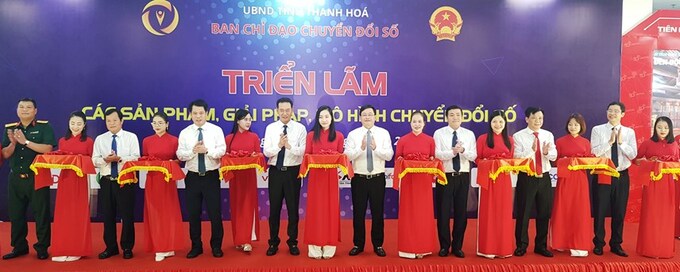 UBND tỉnh Thanh Hóa đã tổ chức Lễ cắt băng triển lãm các gian hàng thiết bị công nghệ tại chuỗi sự kiện.