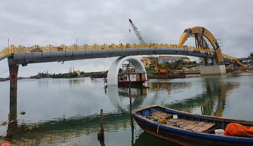 Theo Sở Giao thông vận tải tỉnh Quảng Nam, trường hợp Cầu bộ hành Gami Hội An không đảm bảo an toàn và mỹ quan, chủ đầu tư phải thực hiện theo yêu cầu của cơ quan chức năng liên quan về việc dừng khai thác.