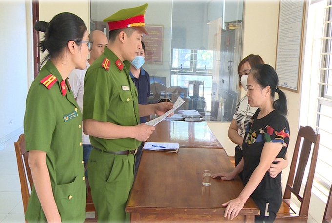 Cơ quan Cảnh sát điều tra Công an tỉnh Thanh Hóa đọc lệnh khởi tố, bắt tạm giam Lê Thị Thoan