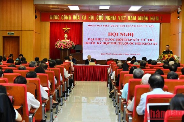 Quang cảnh buổi tiếp xúc cử tri đơn vị bầu cử số 1, Thành phố Hà Nội (Ảnh: Báo Nhân dân)