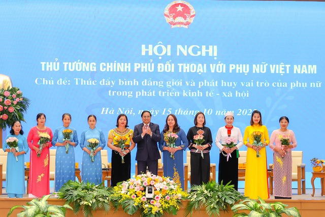 Thủ tướng Chính phủ đối thoại với phụ nữ Việt Nam.