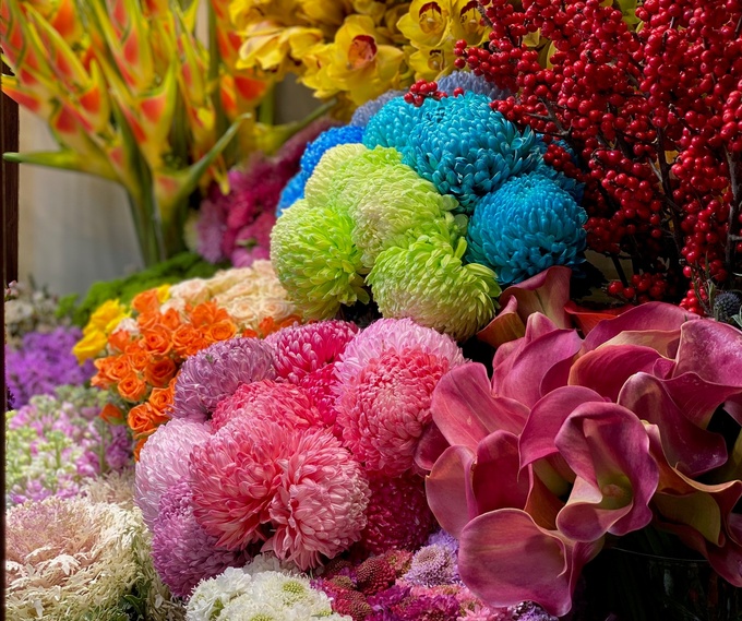 Nhiều loại hoa độc, lạ xuất hiện trên thị trường Tp.HCM. Ảnh: Hoài Thương.