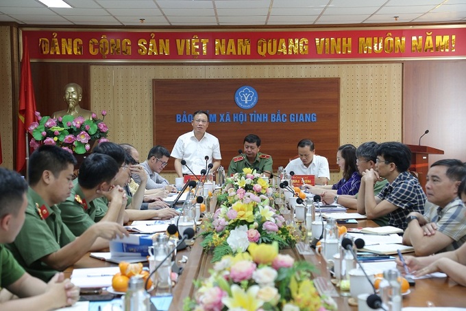 Đoàn công tác của Bộ Công an và BHXH Việt Nam kiểm tra tình hình thực hiện quy chế số 01 tại BHXH tỉnh Bắc Giang.