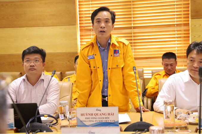 Phó Tổng giám đốc PV GAS Huỳnh Quang Hải báo cáo về tiến độ xây dựng Dự án Kho chứa 1 triệu tấn LNG Thị Vải