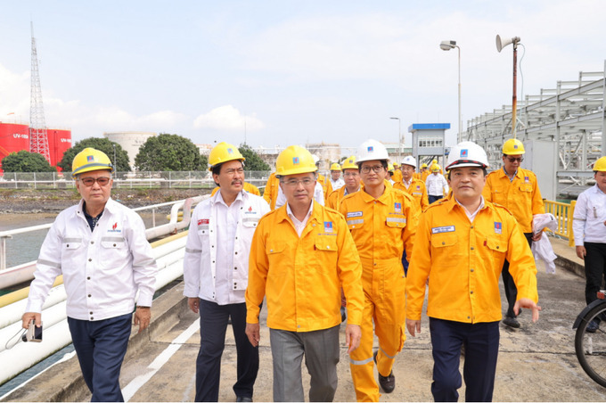 Đoàn cán bộ kiểm tra thực tế công trình tại Kho cảng PV GAS Vũng Tàu