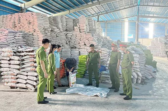 Lực lượng chức năng tỉnh Thanh Hóa tăng cường kiểm tra, xử lý hoạt động buôn lậu, gian lận thương mại và hàng giả vào dịp cuối năm