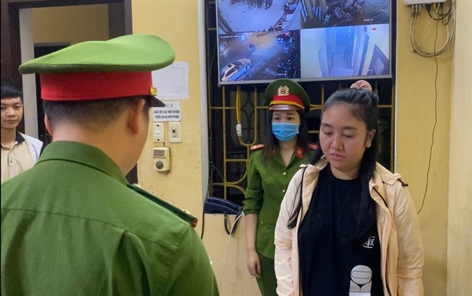Công an TP Đà Nẵng thực hiện lệnh bắt giữ Trần Thị Hoàng Anh.