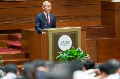 Ông Nguyễn Phú Cường – Phó trưởng đoàn thường trực Đoàn giám sát trình bày báo cáo trước Quốc hội.