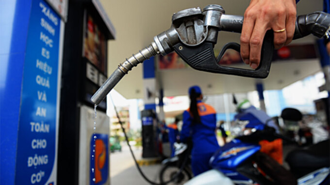 Theo một số doanh nghiệp, giá xăng dầu có thể tăng vào ngày mai (1/11).