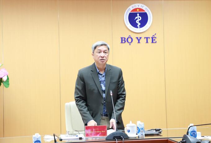 Thứ trưởng Bộ Y tế Nguyễn Trường Sơn nghỉ việc từ ngày 1/11.