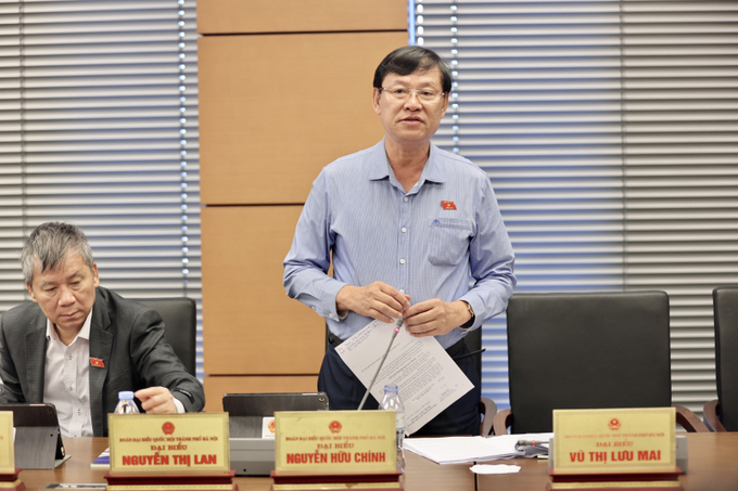Đại biểu Quốc hội Nguyễn Hữu Chính nhận định quy định bồi thường giá đất quá thấp không phù hợp với thực tiễn dẫn tới tranh chấp.