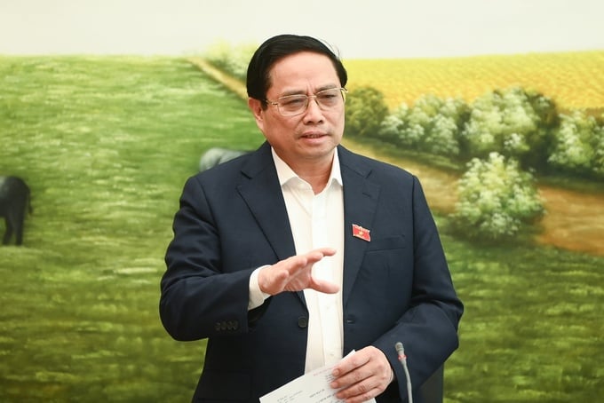 Theo Thủ tướng Phạm Minh Chính, Chính phủ sẽ cho nghiên cứu, đánh giá lại, trên cơ sở đó tính toán phương án theo hướng thống nhất quy về một mối, giao cho Bộ Công Thương quản lý xăng dầu.