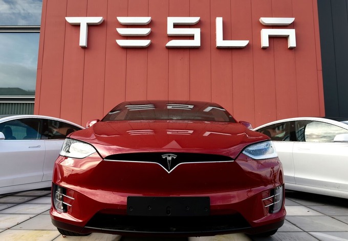 Tesla triệu hồi 40.000 xe do lỗi trợ lực lái. (Ảnh minh họa)